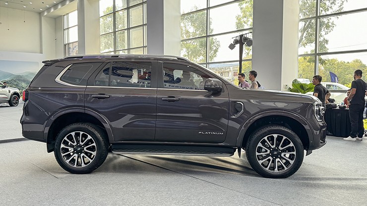 Chi tiết Ford Everest Platinum vừa ra mắt tại Việt Nam, giá 1,5 tỷ đồng - 2