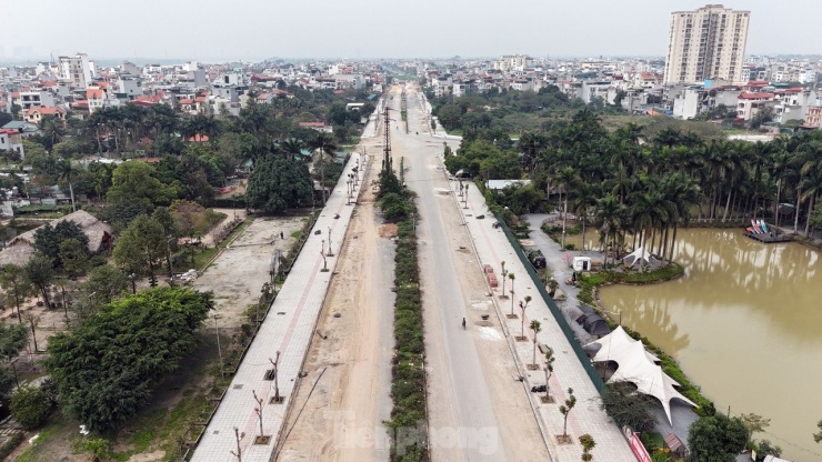 Dự án xây dựng tuyến đường nối từ đường Nguyễn Văn Cừ đến hết khu tái định cư phường Ngọc Thụy được khởi công năm 2018, do UBND quận Long Biên làm chủ đầu tư.