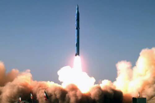 Iran phóng thử tên lửa đạn đạo Sejjil. Ảnh: Getty Images.