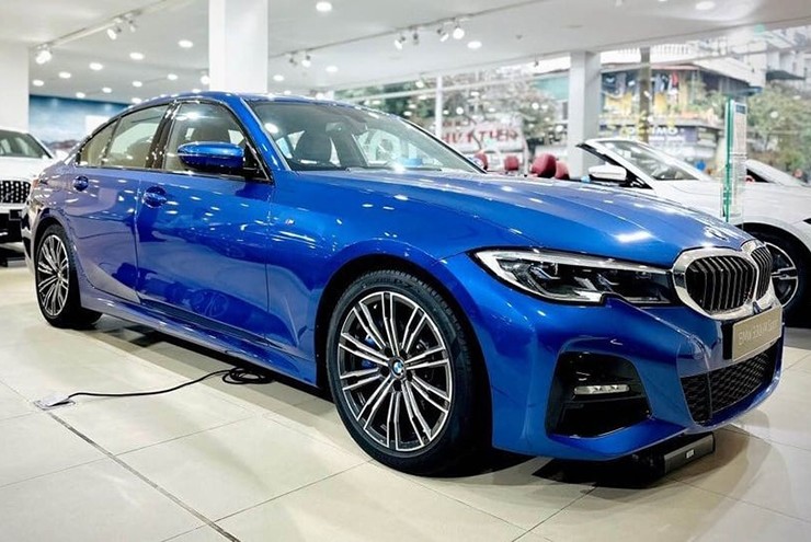 BMW giảm giá sâu cho xe 330i M Sport VIN 2022, giá bán từ 1,4 tỷ đồng