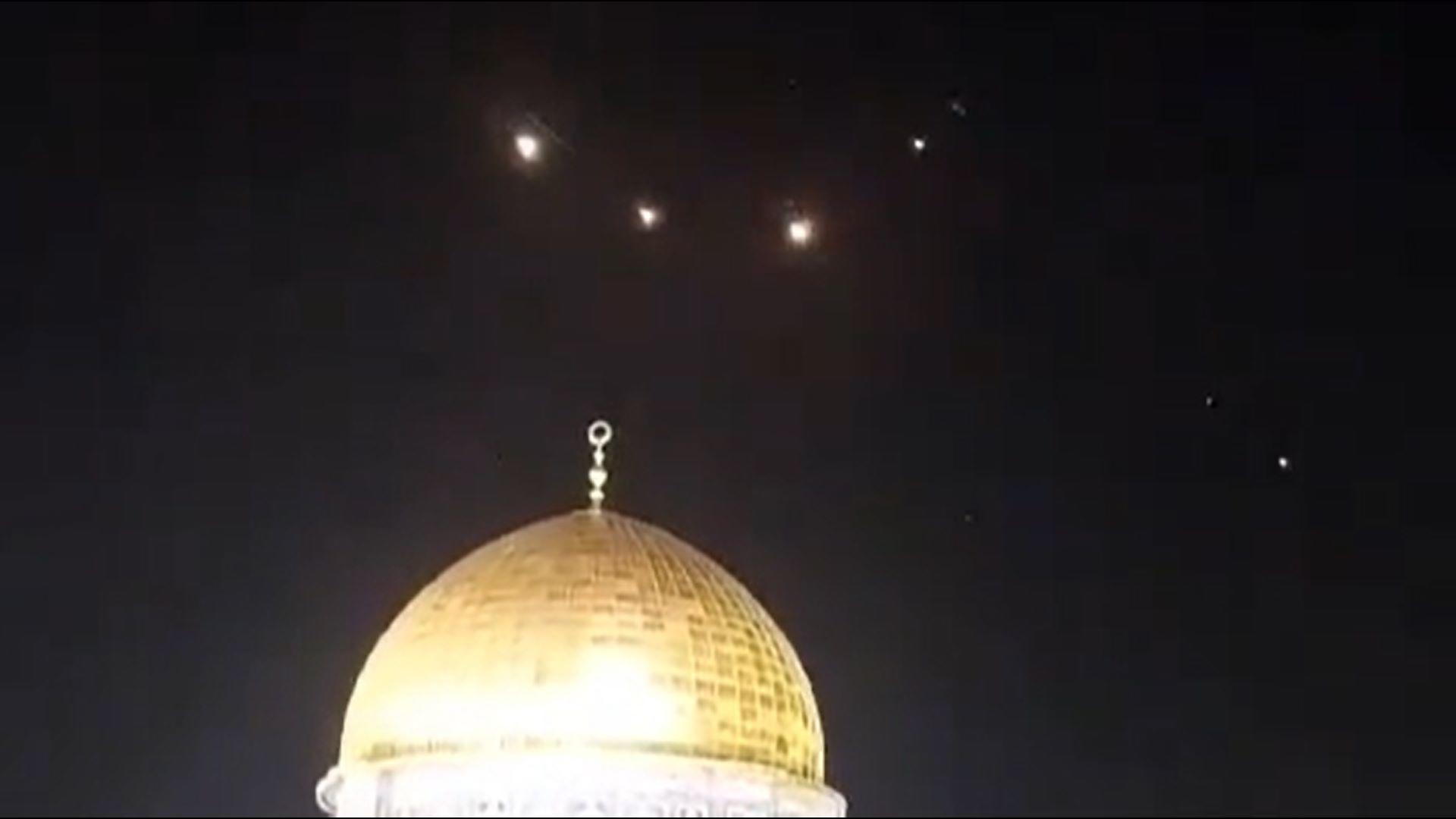Hàng loạt UAV của Iran bị bắn hạ gần một đền thờ ở Jerusalem (ảnh: Times of Israel)