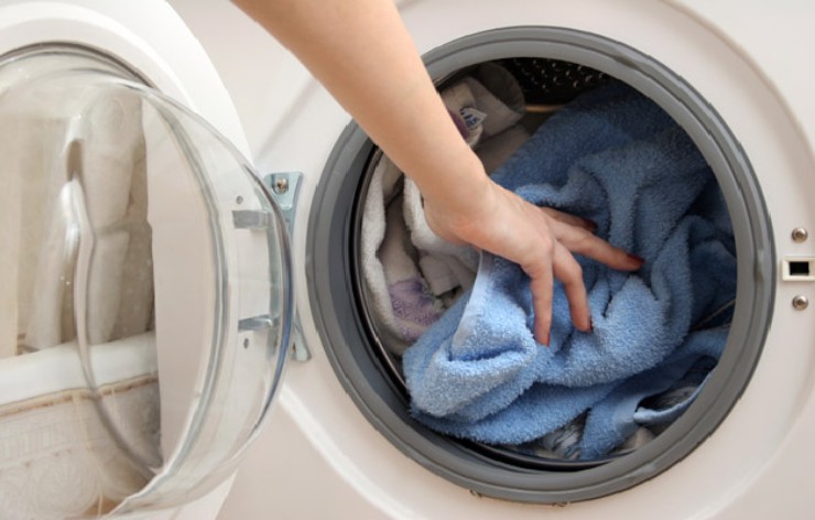 Người dùng cũng nên tuân theo quy tắc thứ tự khi bỏ đồ vào máy giặt.