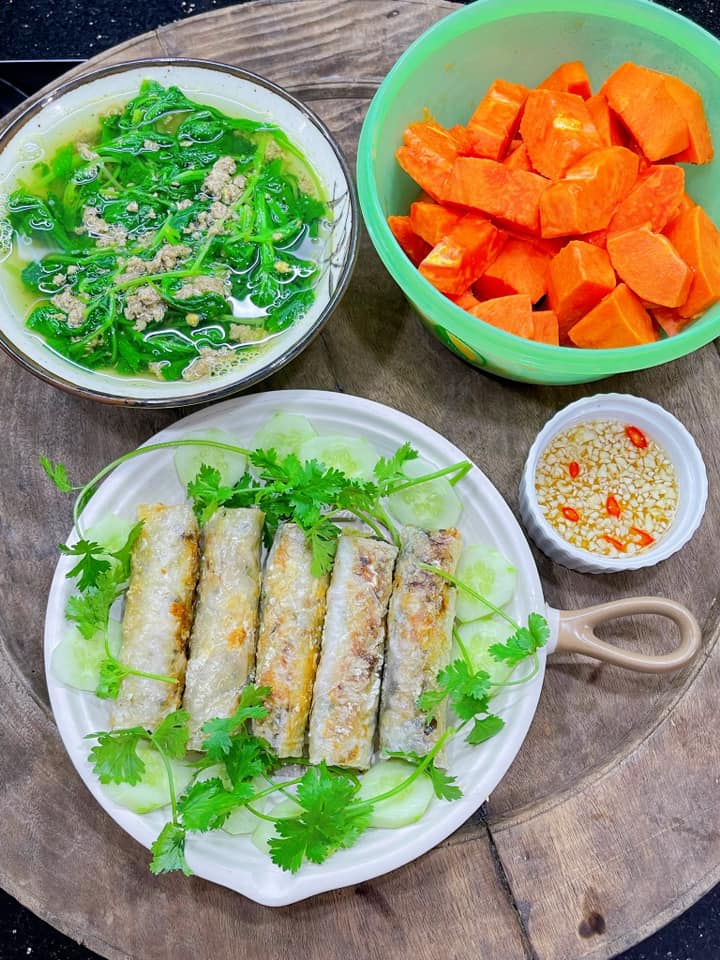 Nem rán + Canh cua rau cải + Đu đủ