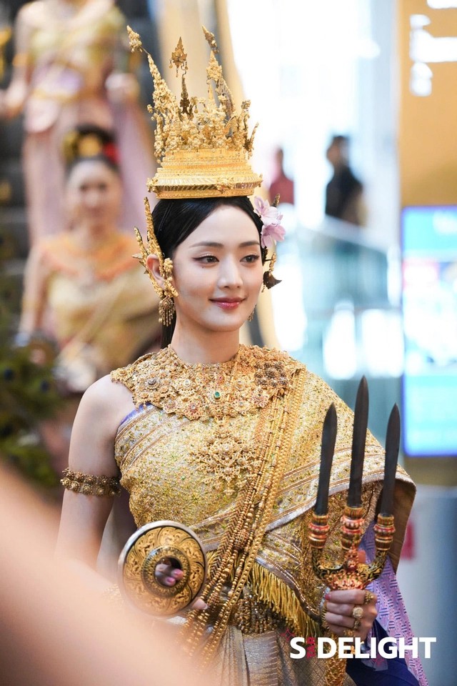 Minnie được ví như công chúa nhỏ khi hóa thân thành nữ thần Songkran 2024.