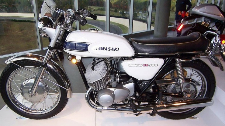 Mô tô cổ điển được thiết lập của động cơ ba thì. Ảnh: Kawasaki.