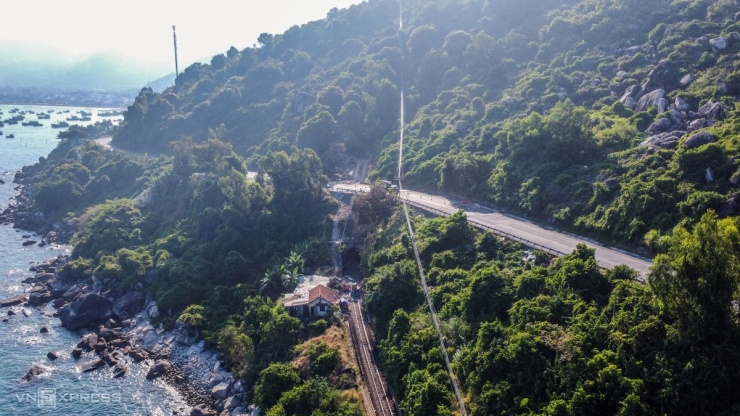 Khoan 23 m núi gia cố hầm đường sắt nối Phú Yên và Khánh Hòa - 1