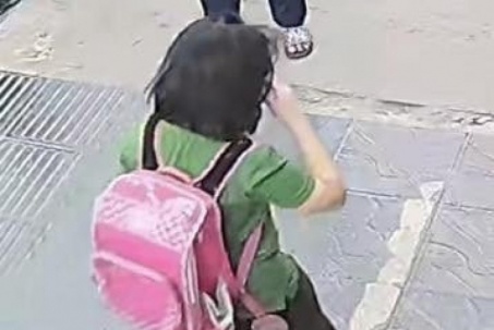 Bé gái 11 tuổi ở Hà Nội "mất tích" sau khi xuống xe buýt