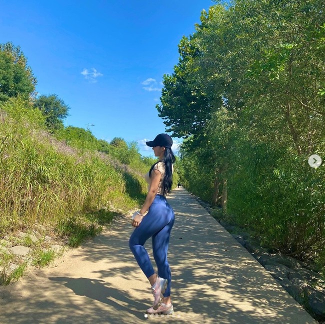 Cô giáo Pilates gây sốt nhờ vẻ đẹp đầy đặn, nở nang - 2