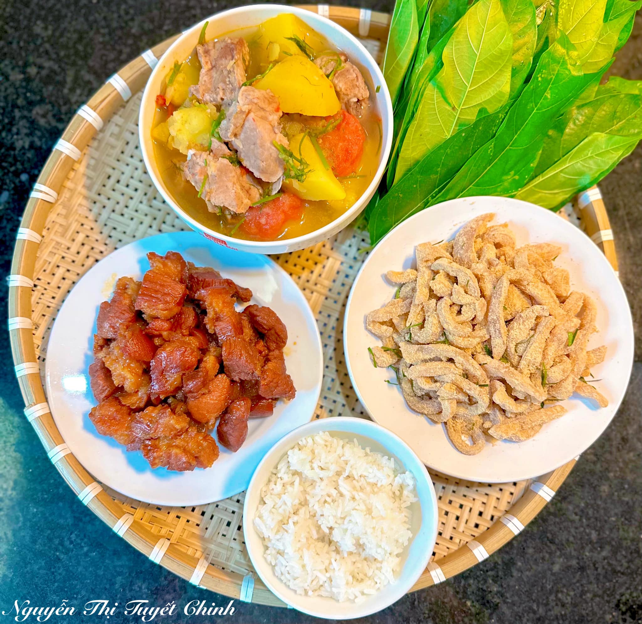 Thịt kho + Nem thính + Xương nấu khoai