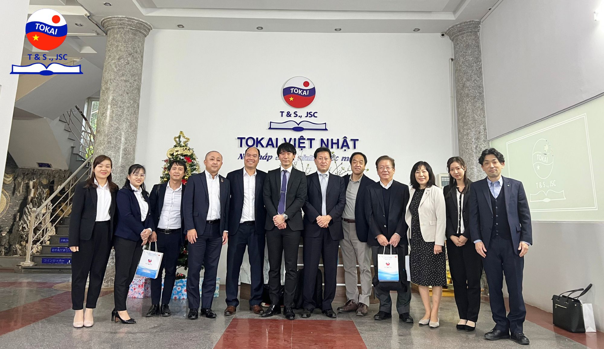 Đại diện tỉnh và Hiệp hội chăm sóc tỉnh Chiba đến làm việc và thăm trung tâm Tokai Việt Nhật