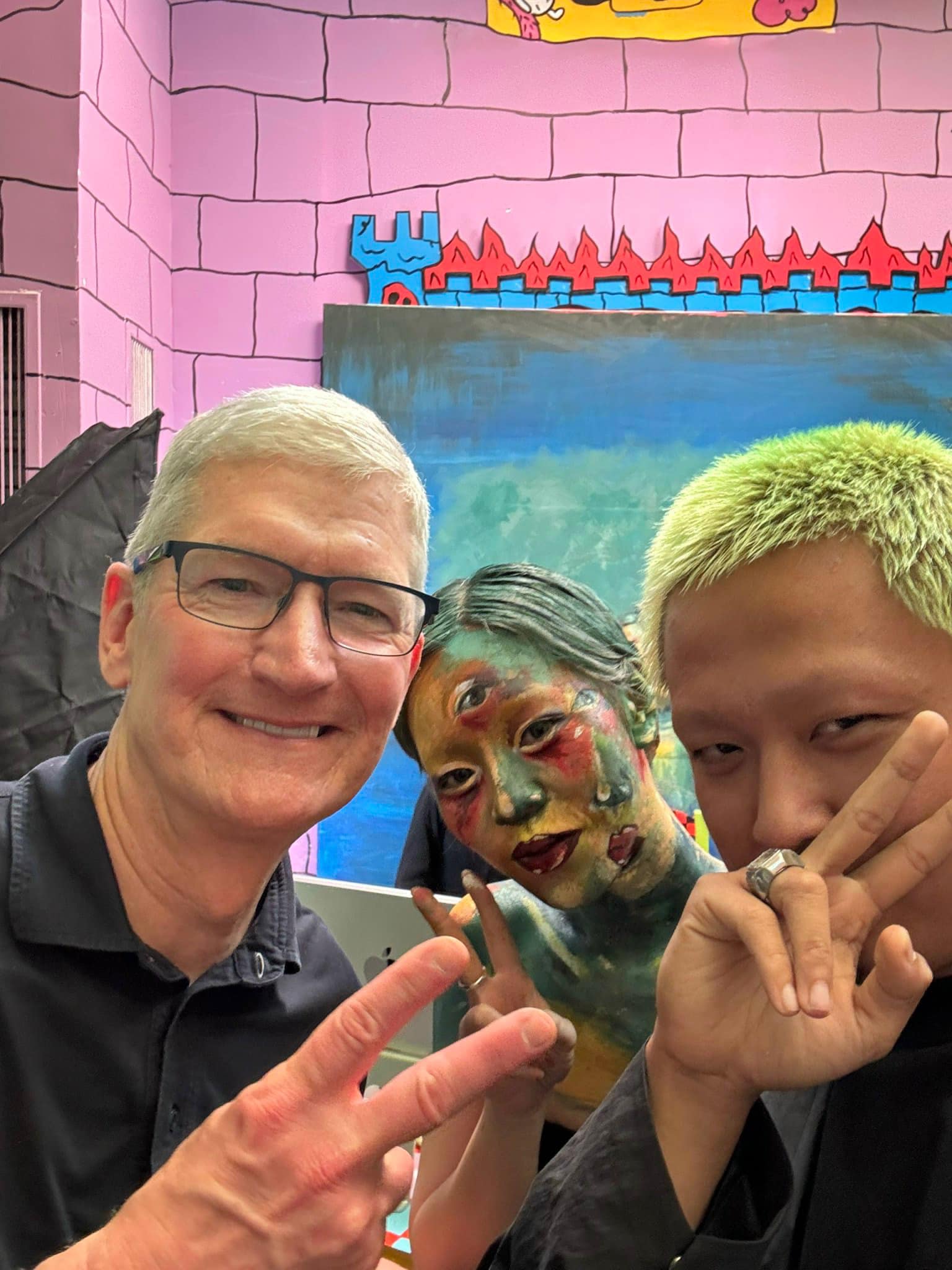 Đạo diễn được Tim Cook trực tiếp tới gặp mặt có sự nghiệp đặc biệt thế nào? - 4