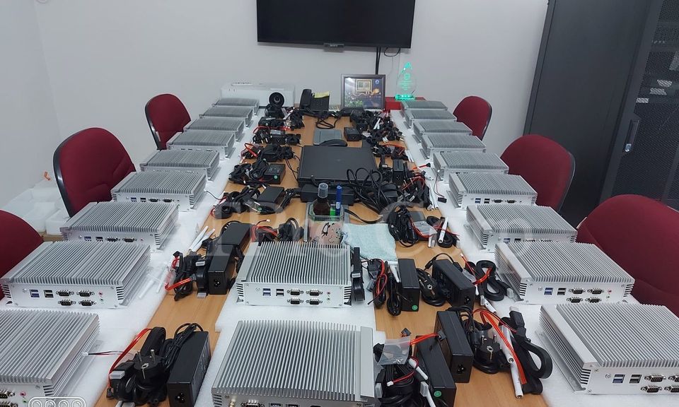 Với thiết kế nhỏ gọn máy tính công nghiệp dễ dàng triển khai trong những khu vực có diện tích hạn hẹp