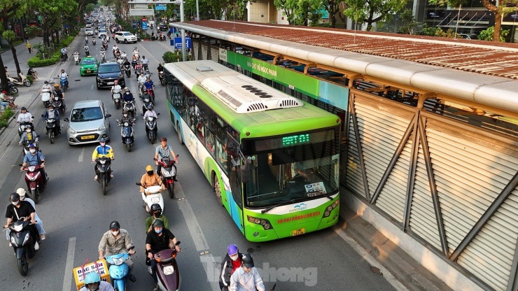 Vừa qua, Đoàn giám sát chuyên đề của Ủy ban Thường vụ Quốc hội vừa khảo sát thực tế, làm việc tại thành phố Hà Nội về việc thực hiện chính sách, pháp luật về bảo đảm trật tự, an toàn giao thông từ năm 2009 đến hết năm 2023.