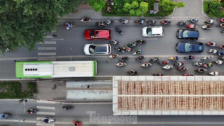 Tại buổi làm việc, Phó Chủ tịch UBND thành phố Hà Nội Dương Đức Tuấn cho biết, do lưu lượng giao thông đông nên buýt nhanh hoạt động không khác gì buýt thường.