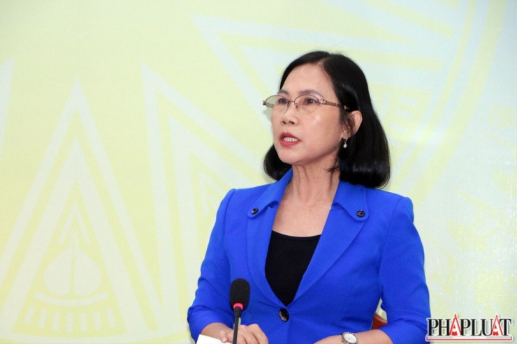 Bà Trần Thị Thảo, Phó Chủ tịch UBND thị xã Bến Cát thông tin về lễ công bố. Ảnh: LÊ ÁNH