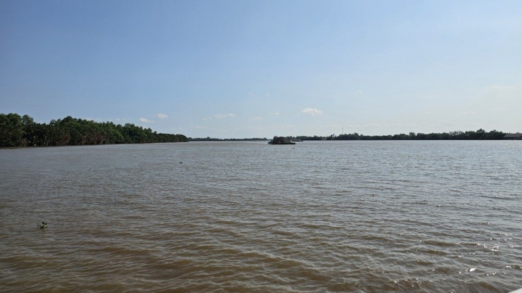 Nước mặn trên sông Vàm Cỏ Đông đã vượt qua lần lượt là 88 km và 72 km. Ảnh: HUỲNH DU