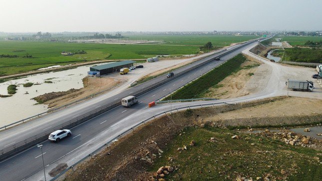 Trong 3 dự án này, tuyến Mai Sơn - QL45 đã hoàn thành việc bố trí quỹ đất tại khu vực qua huyện Triệu Sơn để xây dựng trạm dừng nghỉ theo đúng quy hoạch.