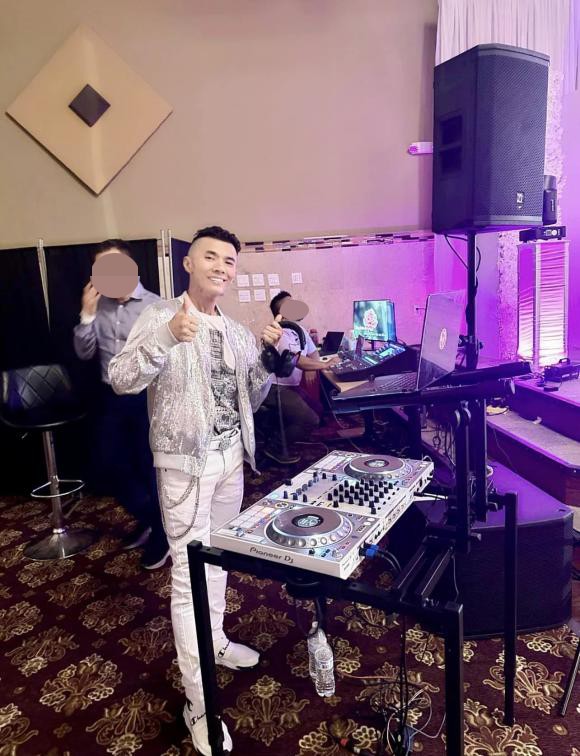 Kasim làm DJ trong một sự kiện gần đây.