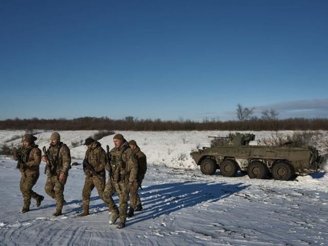 Binh sĩ Ukraine tham chiến tại TP Lyman, tỉnh Donetsk (miền đông Ukraine). Ảnh: GETTY IMAGES