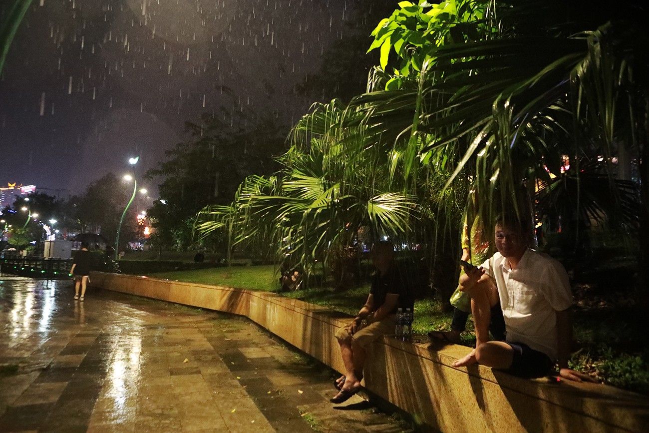 Pháo hoa rực sáng trong đêm mưa, mừng Giỗ Tổ Hùng Vương ở Phú Thọ - 3