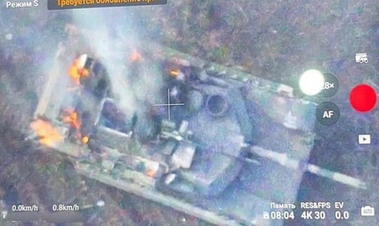 Hình ảnh được cho là chiếc xe tăng Abrams đầu tiên của Ukraine bị lực lượng Nga phá hủy. Ảnh: The War Zone/X
