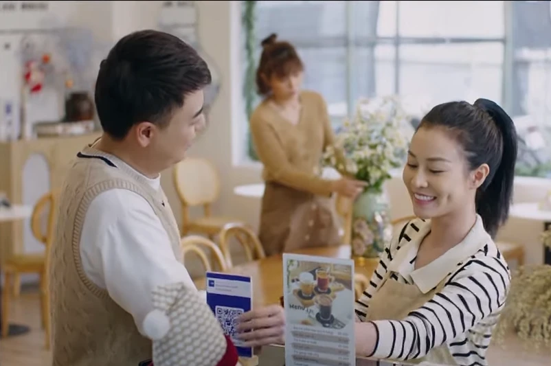 Cô nhân viên bán cà phê khiến “giọt nước trong veo” điêu đứng trong phim Việt giờ vàng - 5