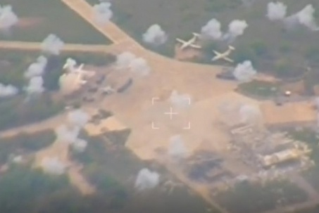 Nga dội tên lửa xuống căn cứ không quân của Ukraine