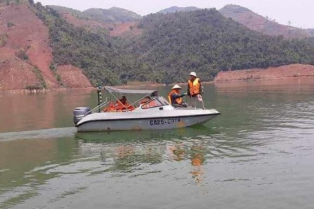 50 người tìm hai phụ nữ mất tích trên hồ thủy điện Sơn La