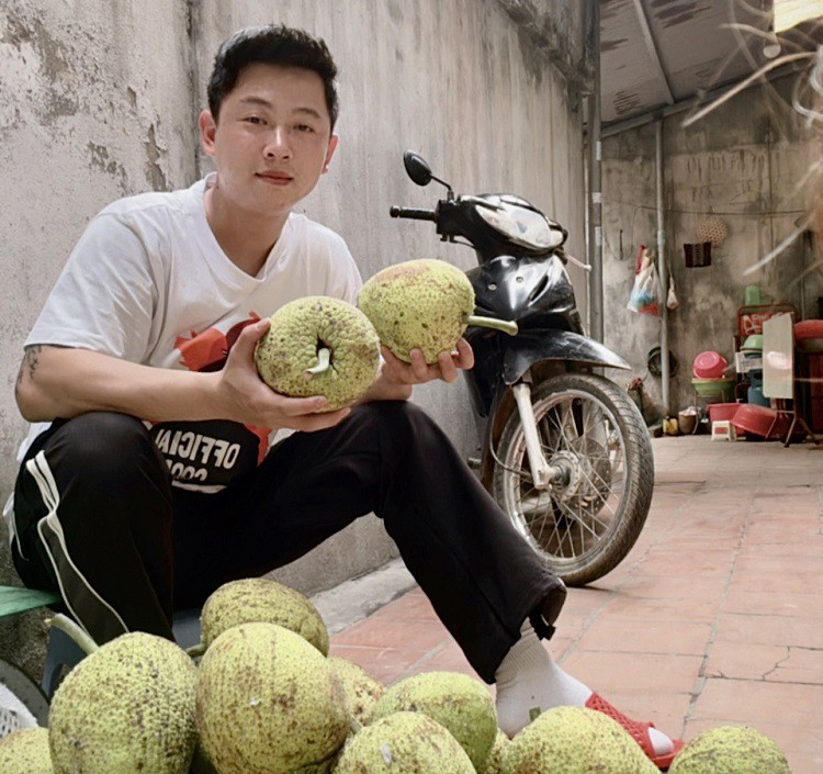 Mỗi ngày anh Tùng bán được cả tạ sake với giá từ 45-50 nghìn đồng/kg.