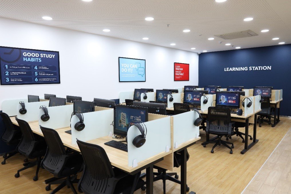 Trung tâm tiếng Anh đầu tư hệ thống máy tính cao cấp dành cho mọi học viên