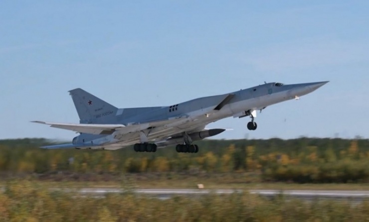 Tu-22M3 của Nga cất cánh cùng tên lửa Kh-22. Ảnh: GettyImages