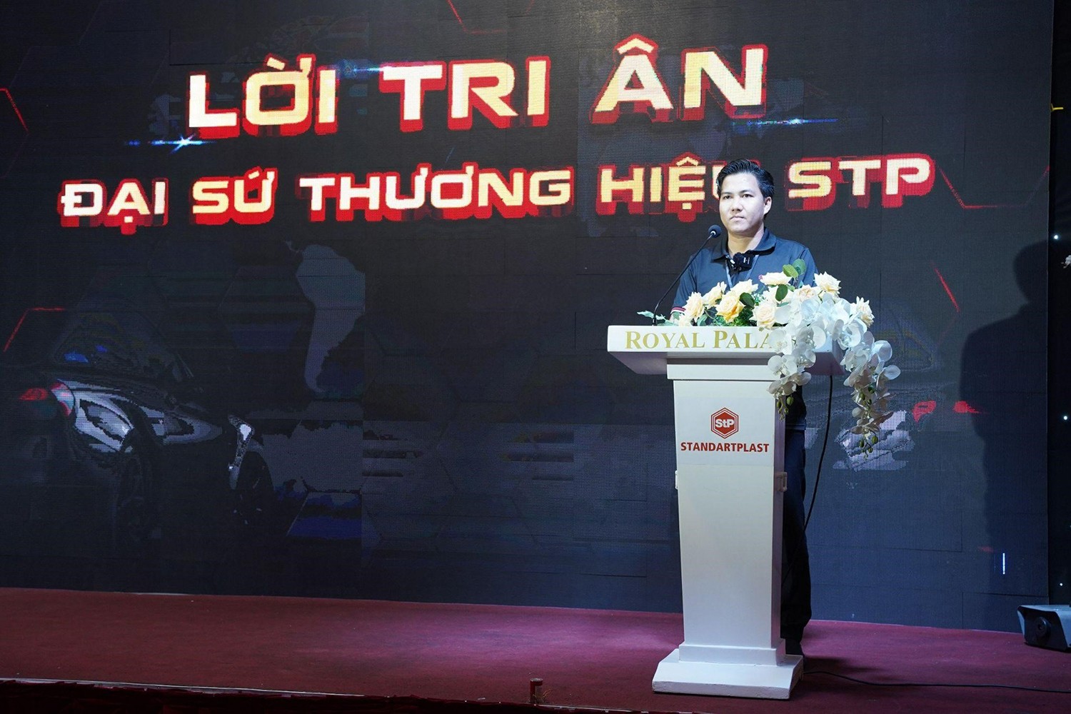 Ông Lê Văn Khá - Giám đốc POAUTO.VN trong buổi lễ Ký kết Đại sứ thương hiệu StP