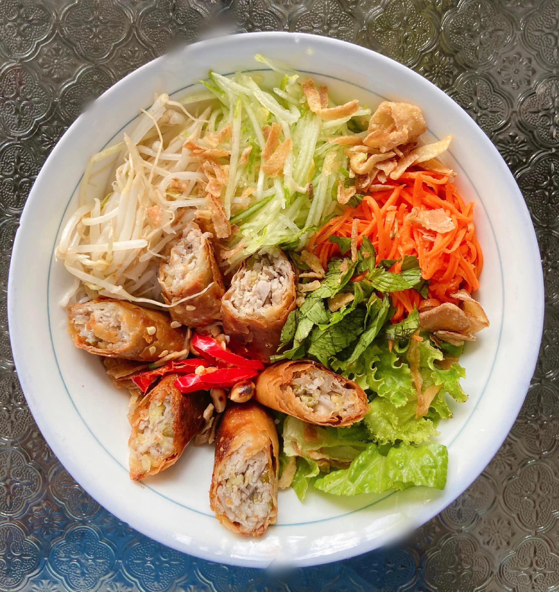 Bún chả giò