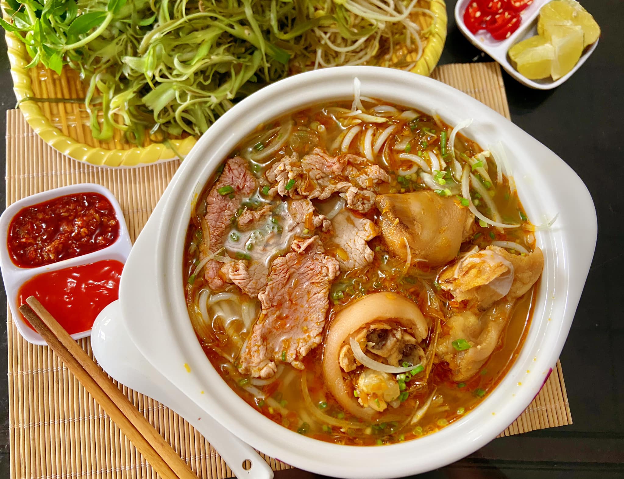 Bún bò giò heo