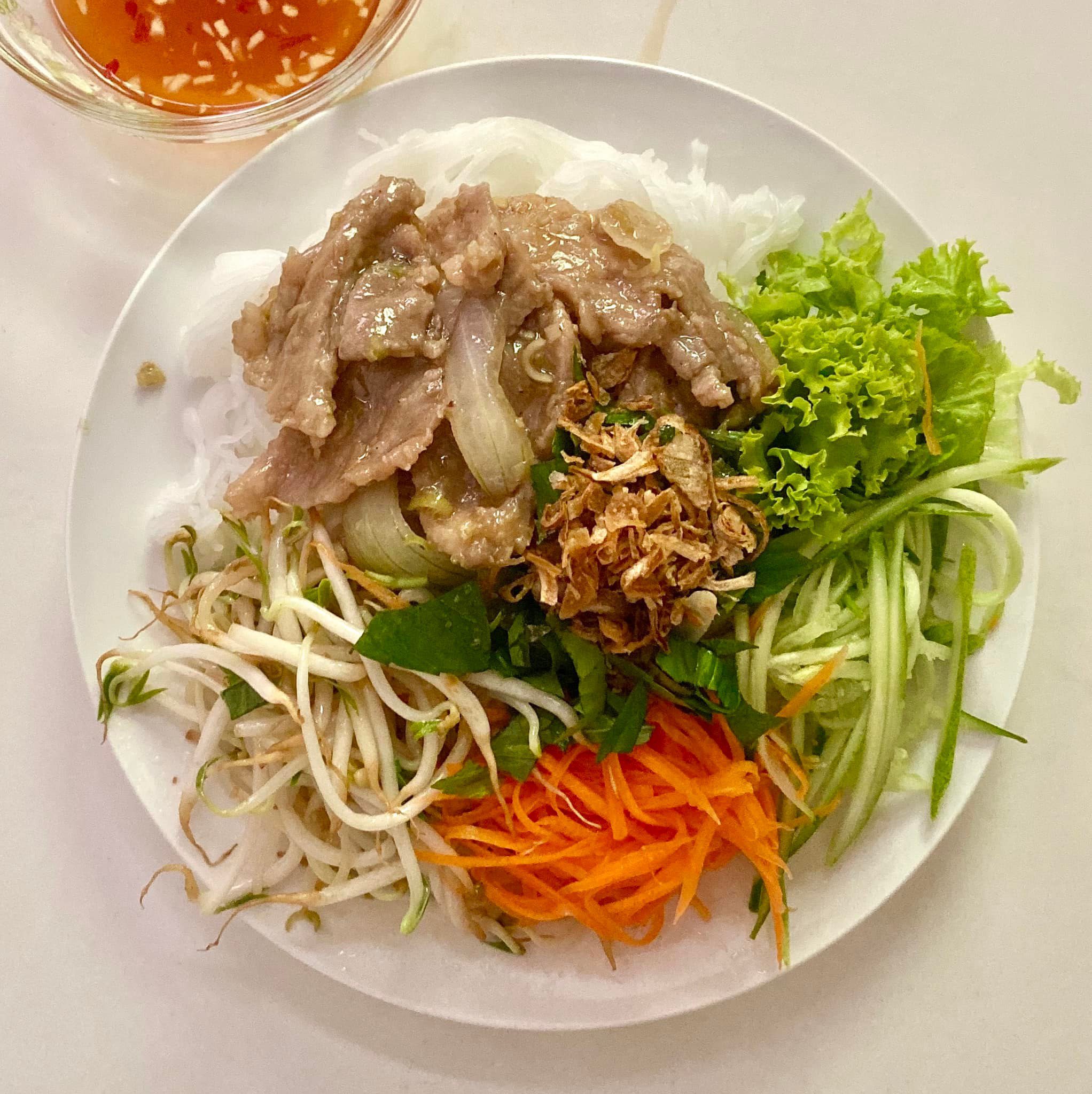 Bún thịt xào