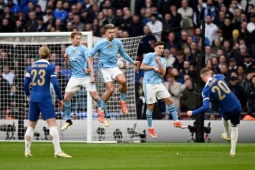 Man City thắng nhọc Chelsea: Khó hiểu Grealish thoát 11m, cả Guardiola và Pochettino đều bực