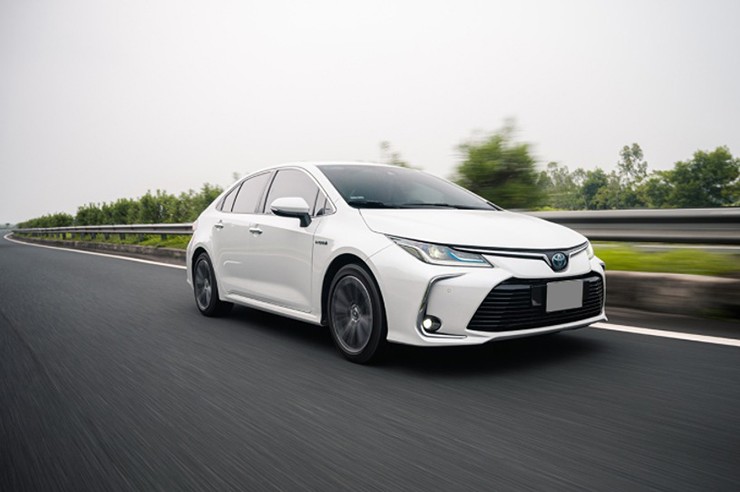 Giá xe Toyota Corolla Altis tháng 4/2024, sedan hạng C từ 725 triệu đồng - 7