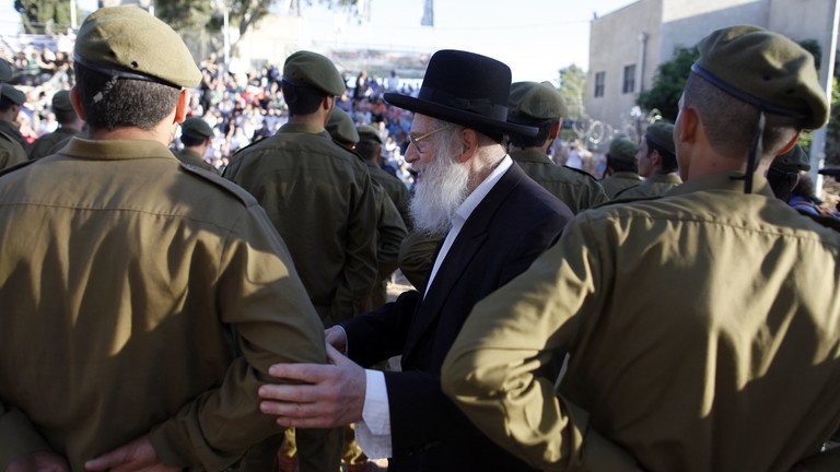 Các thành viên tiểu đoàn Netzah Yehuda trong lễ tốt nghiệp quân sự vào năm 2013.
