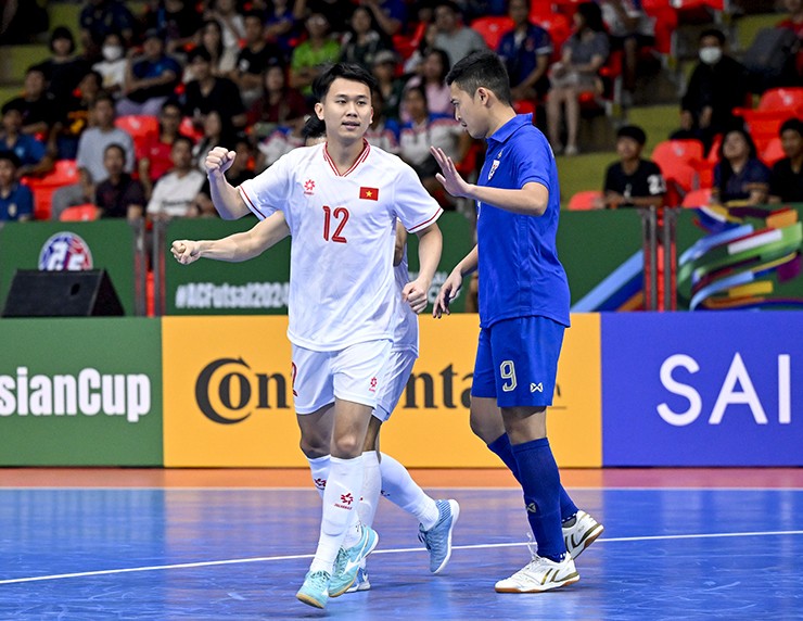 Từ Minh Quang lập công cho ĐT futsal Việt Nam ở trận gặp Thái Lan.