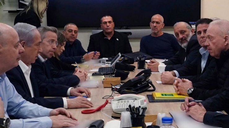 Một cuộc họp của nội các chiến tranh Israel sau vụ tấn công của Iran hôm 13-4. Ảnh: ANADOLU AGENCY