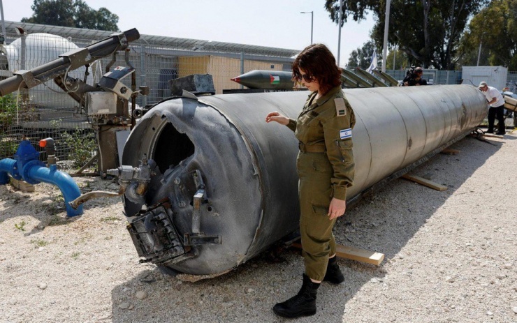 Vỏ của một tên lửa của Iran, được lực lượng Israel tìm thấy. Ảnh: REUTERS