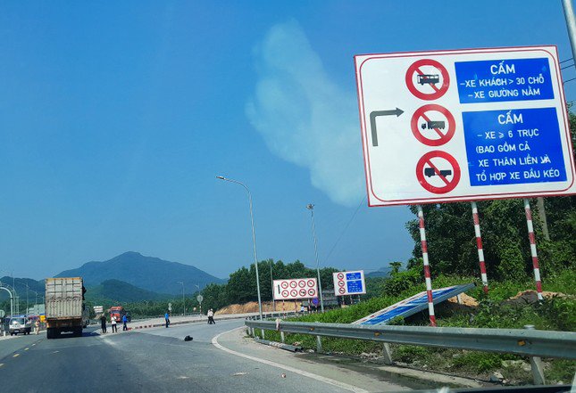 Gần 1 tháng nay, tỉnh TT-Huế đã chấp hành nghiêm túc việc phân luồng xe hạng nặng từ cao tốc Cam Lộ - La Sơn sang tuyến Quốc lộ 1.