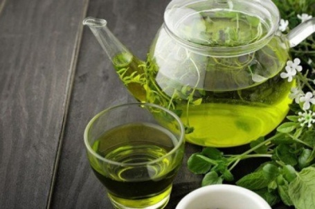 Uống trà xanh mỗi ngày mang lại lợi ích sức khỏe tuyệt vời, nhưng những người này nên tránh xa