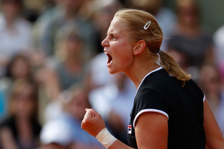 1. Jelena Dokic có mối quan hệ rất xấu với bố mình. Bố của tay vợt người Úc được mệnh danh "ông bố tới từ địa ngục", bị cho là thường xuyên đánh đập, chửi mắng Dokic.