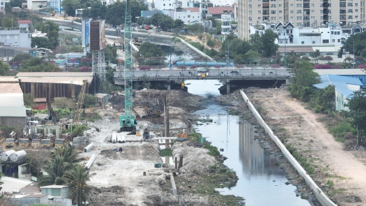 Trong văn bản, chủ đầu tư cho biết Tập đoàn Thuận An đã ngưng thi công 2 gói XL-5 và 6. Ban chỉ huy, nhân công... của nhà thầu này đã rút khỏi công trường.