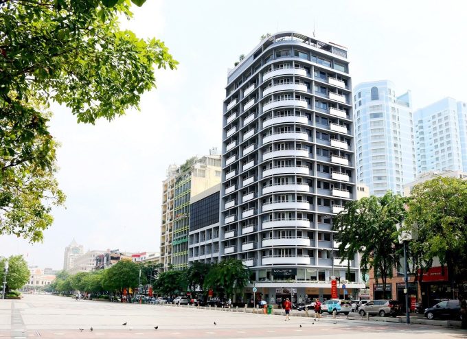 Mặt tiền khách sạn Palace Saigon nhìn từ phố đi bộ Nguyễn Huệ (quận 1, TP HCM). Ảnh: Bông Sen Corp