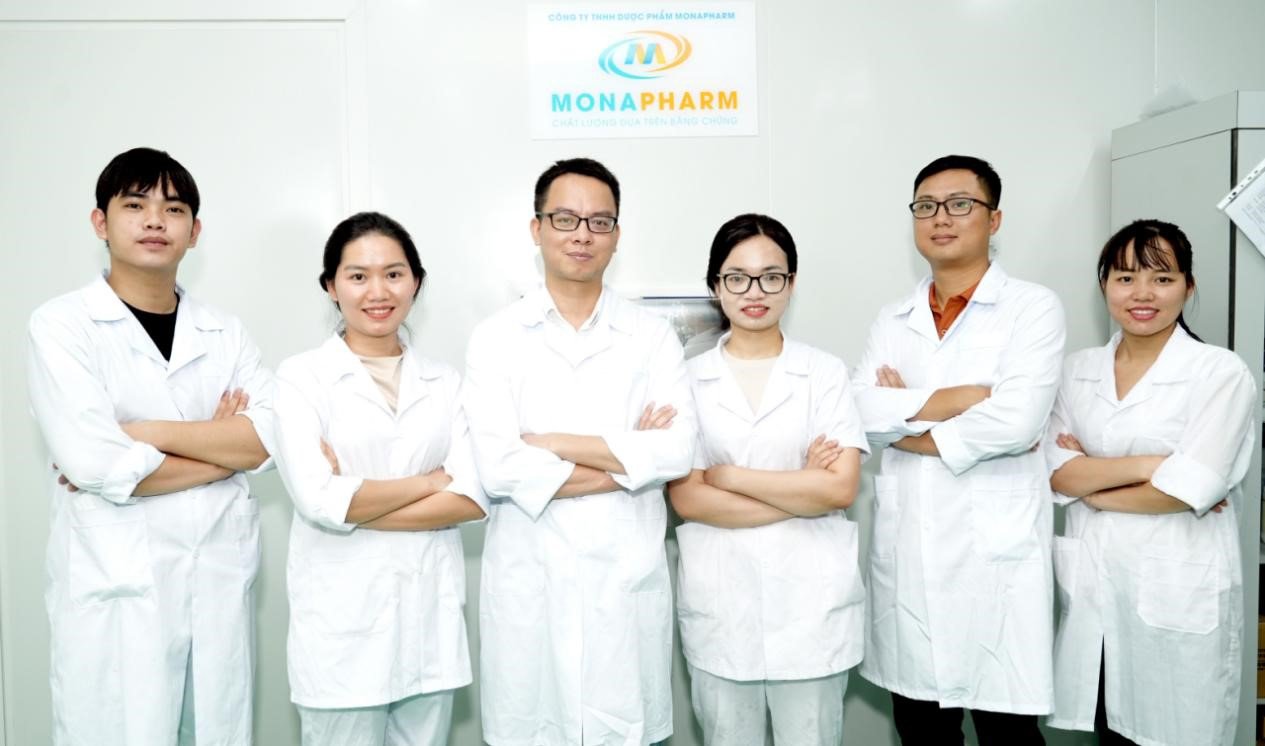 Đội ngũ dược sĩ và chuyên gia trình độ cao của Dược phẩm Monapharm