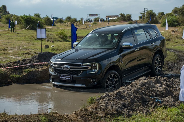 Ford Everest car price in April 2024, preferential 5-year warranty and 2-year maintenance - 14