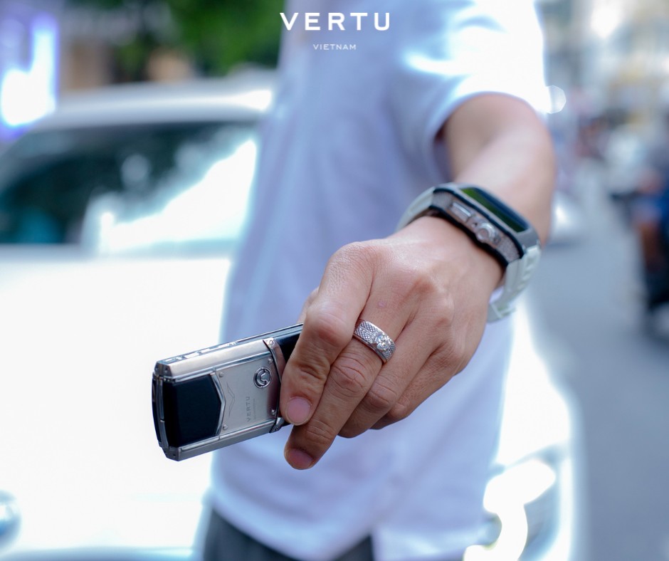 Các doanh nhân trẻ có xu hướng tiếp cận và sử dụng thiết bị công nghệ trong hệ sinh thái Vertu.