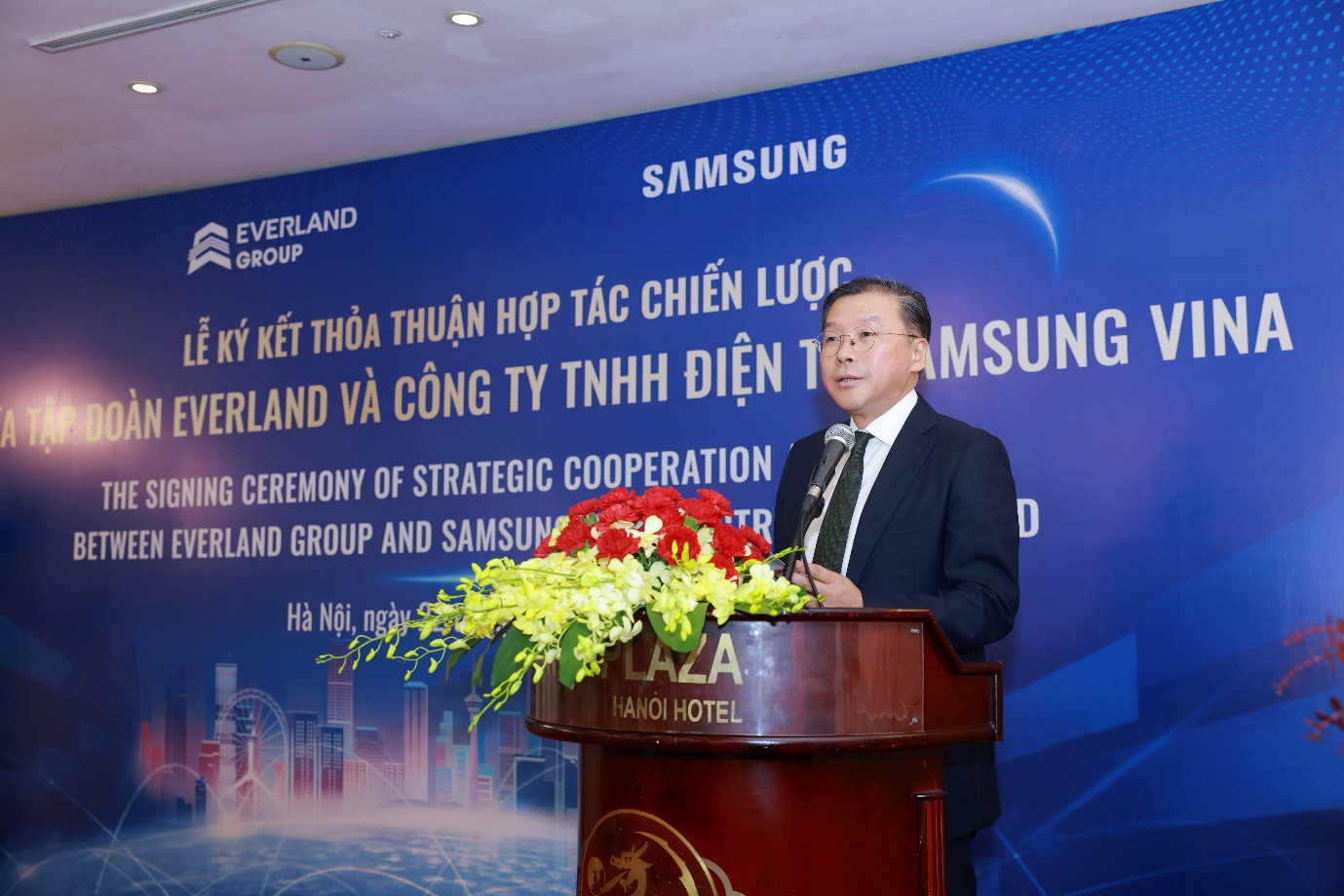 Ông Lee Chung Lyong -  Chủ tịch Công ty Samsung Vina (thành viên Tập đoàn Samsung).